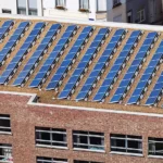 Instalacion de placas solares en comnidad de vecino